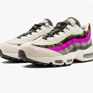 Nike Womens Air Max 95 Premium CZ8102 001 Daisy Chain